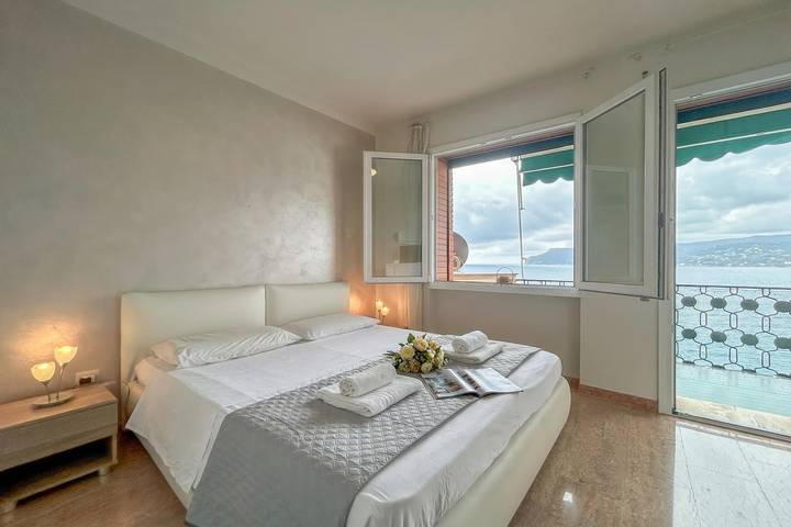 Appartamento per 4 persone, con Vista oceano e Balcone nonché Terrazza e Piscina per bambini a Bergeggi