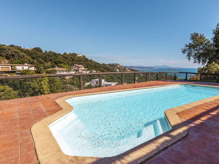 Casa de vacaciones para 6 personas, con vistas además de terraza y jardín, Se admiten mascotas - 1