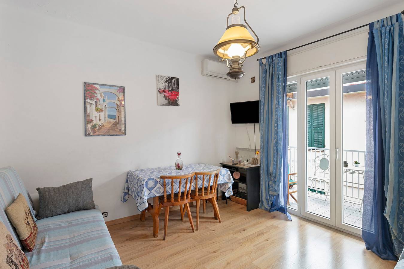 Holiday Home 'Perla Azzurra di Riviera' with Sea View, Balcony and Air Conditioning in Ventimiglia (City), Ventimiglia