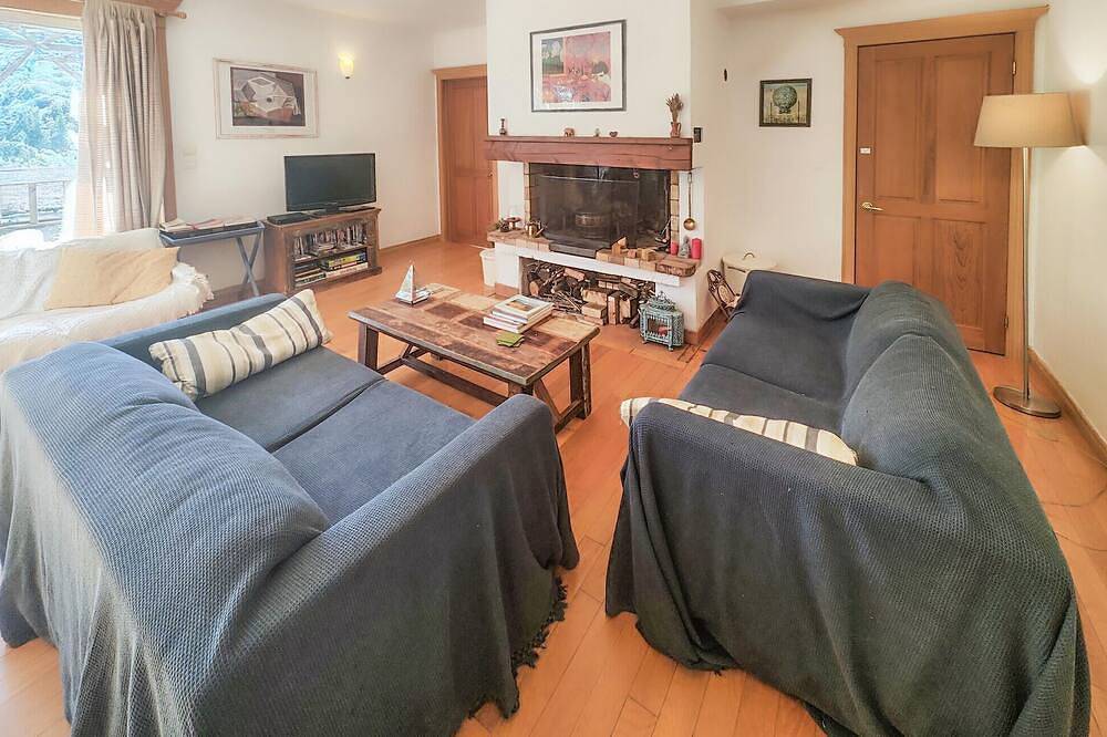 Lovely home in Faugères with private swimming pool, can be inside or outside in Faugères, Béziers region