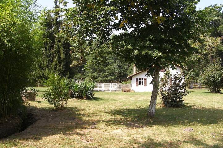 Location de vacances pour 4 personnes, avec Terrasse ainsi que Jardin et Piscine à Gourbera