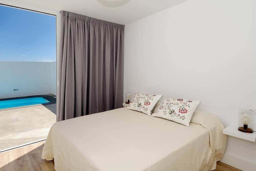 Villa Sunrise Private Pool Puerto del Carmen in Puerto del Carmen, Tías