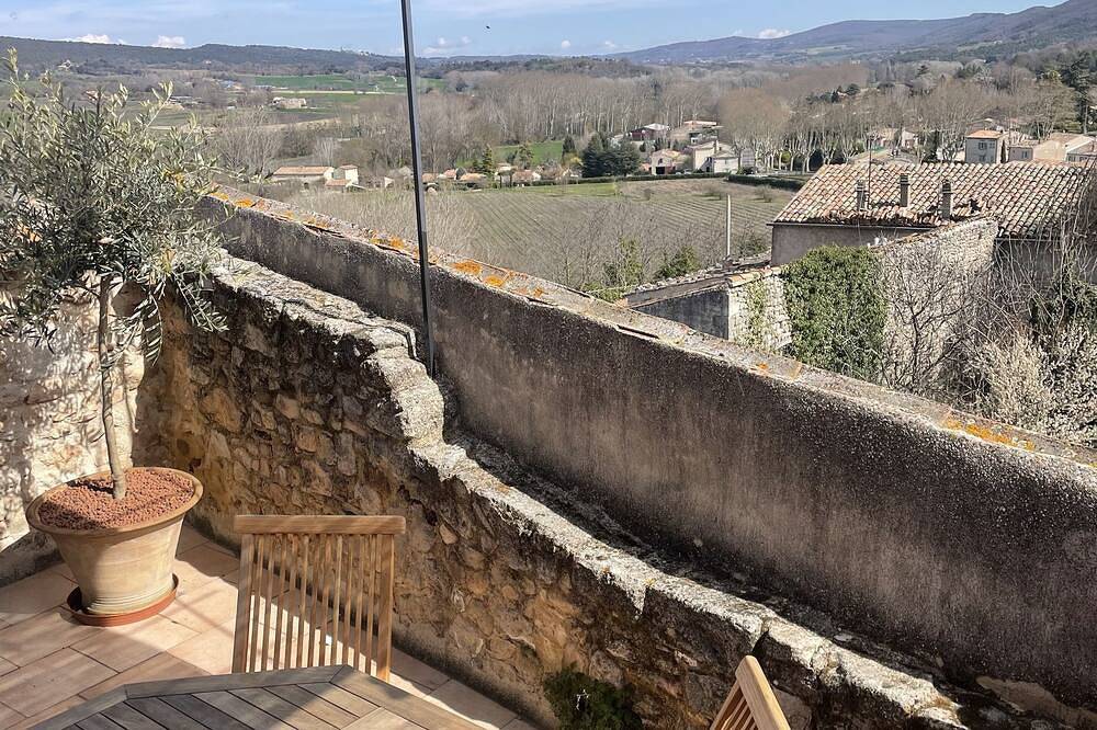 Maison de Village au Coeur du Luberon in Céreste, Regionaler Naturpark Luberon