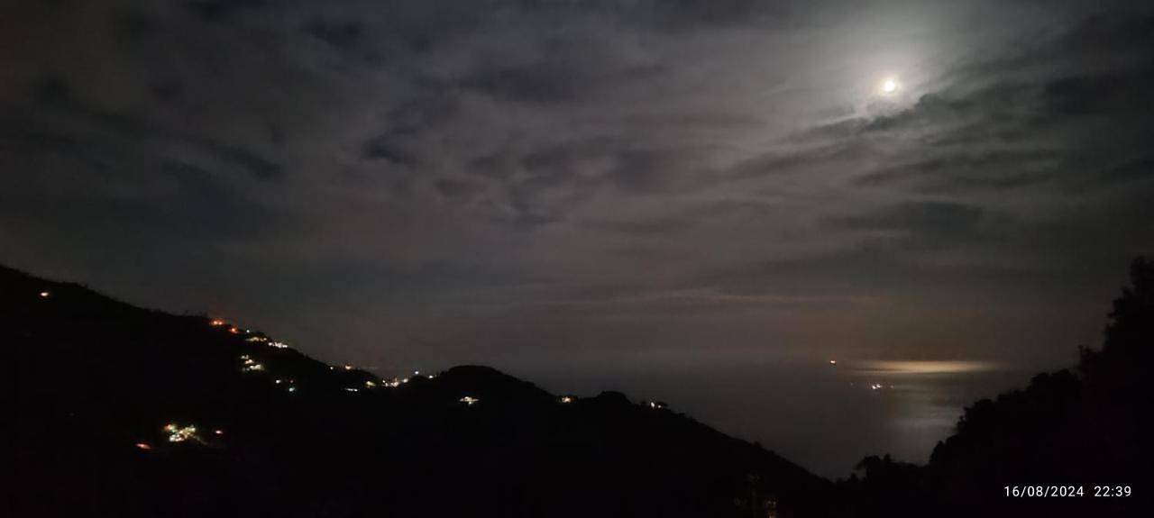 La quiete accesa in Vernazza, Vernazza Gemeente