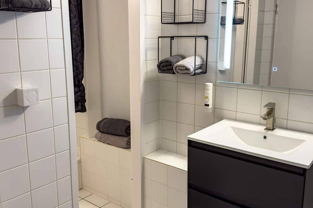 Appartamento intero, Apartelliment bianco-nero - modern accommodation in Cologne in Ehrenfeld (Colonia), Colonia