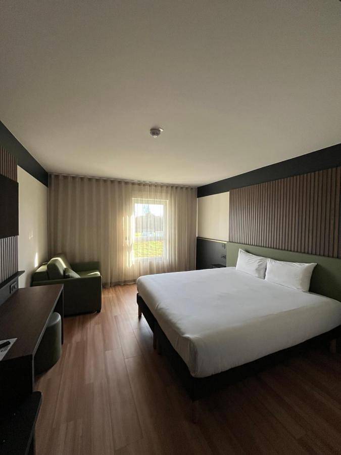 Hôtel pour 4 personnes, avec jardin à Arnage - 2