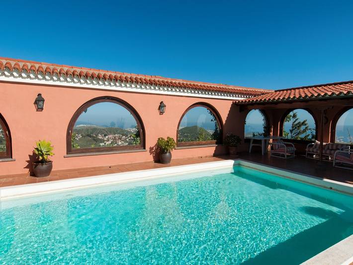 Chalet para 10 personas, con piscina además de terraza y jardín en Santa Brígida