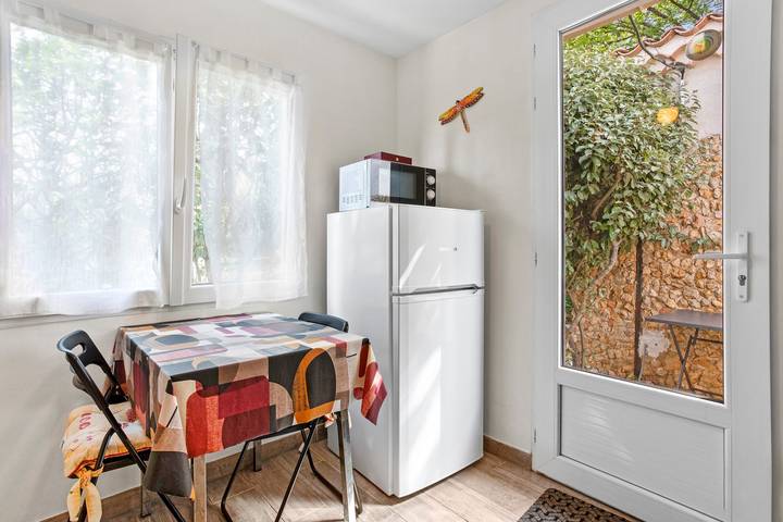 Studio entier, Studio « Le Clos Madame - Le Jardin » avec piscine partagée, Wi-Fi et climatisation in Bras, Région de Brignoles