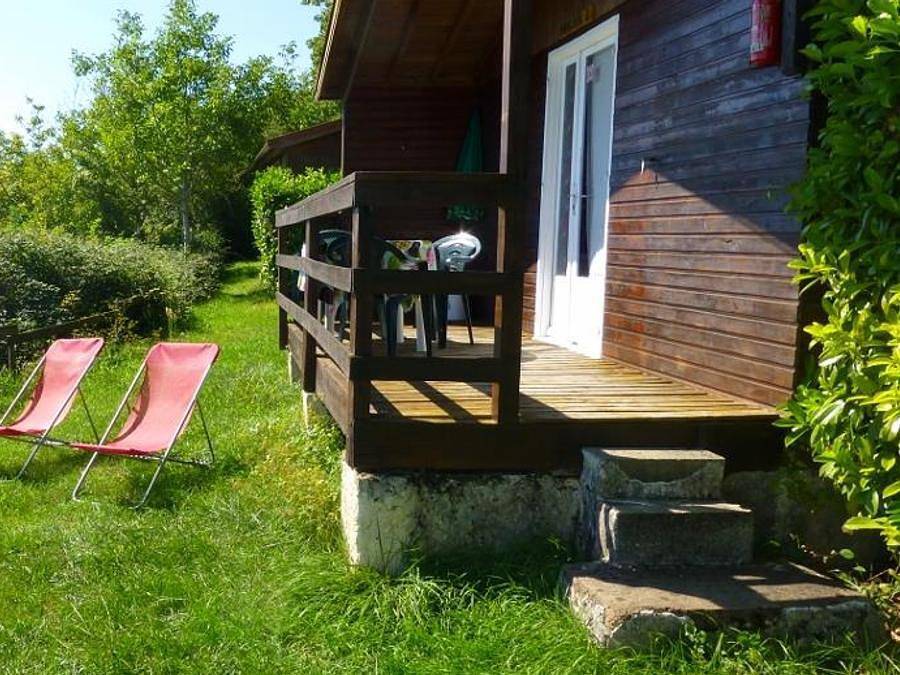 Flower Camping Les Terrasses de Dordogne - Chalet 4 personas - Chalet Standard 25m² (1 habitación) - Terraza cubierta 9m² 2/4 personas in Rouffignac-Saint-Cernin-de-Reilhac, Périgord Noir