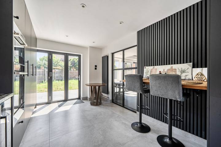 Aylesbury - Sleeps 6 - Parking - Central Location in Aylesbury, Chiltern Hills