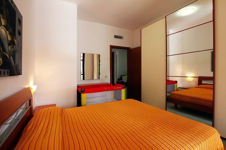 Gîte pour 12 personnes, avec balcon et piscine dans Buonfornello - 2