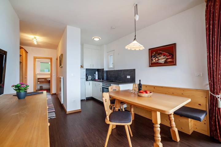 Ganze Wohnung, Ferienwohnung "Haus Hohenrain 4" mit Bergblick, Pool, Wlan, Balkon & Garten in St. Georgen (Schenna), Schenna