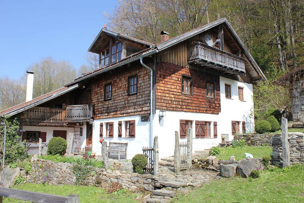 Woidhouse - all-ecological hut feeling with comfort in Schöfweg, Ostbayern