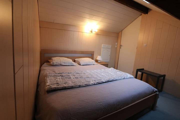 Appartement entier, Appart complet parking 2 chamb + salon 6 personnes 25 min Puy du fou centre vill in Cholet, Région de Cholet