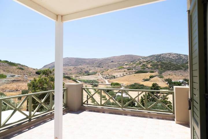 Gîte pour 2 personnes, avec balcon et jardin dans Finikas