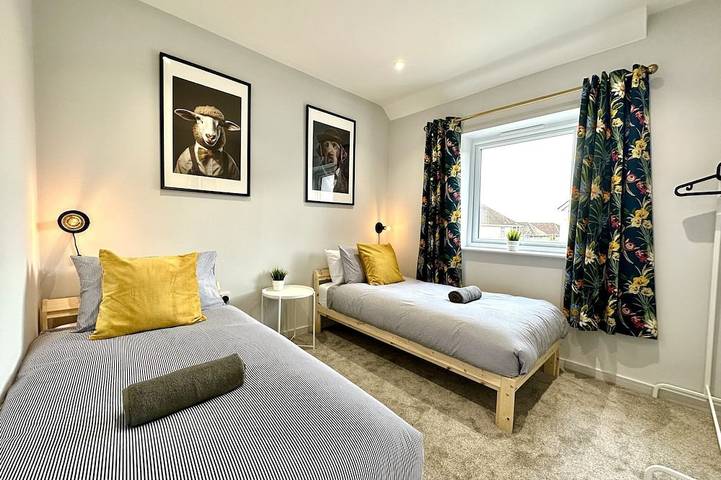 Stunning Brand New House - Sleeps 6 - Free Parking in Poole, Poole Harbour