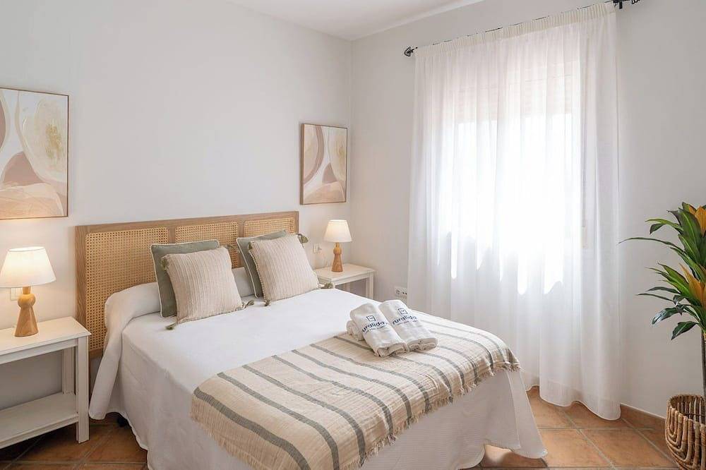 Rocio y Paloma Viñuela by Ruralidays in Los Romanes, Viñuela