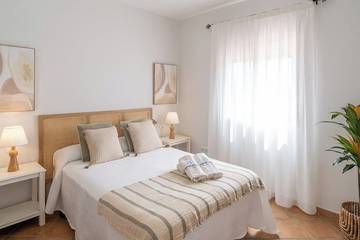 Casa Rural para 8 Personas en Los Romanes, Viñuela, Foto 1