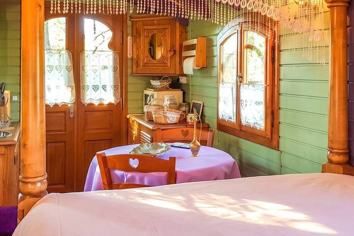 Location de vacances pour 2 personnes, avec Piscine à Bussac-Forêt - 2