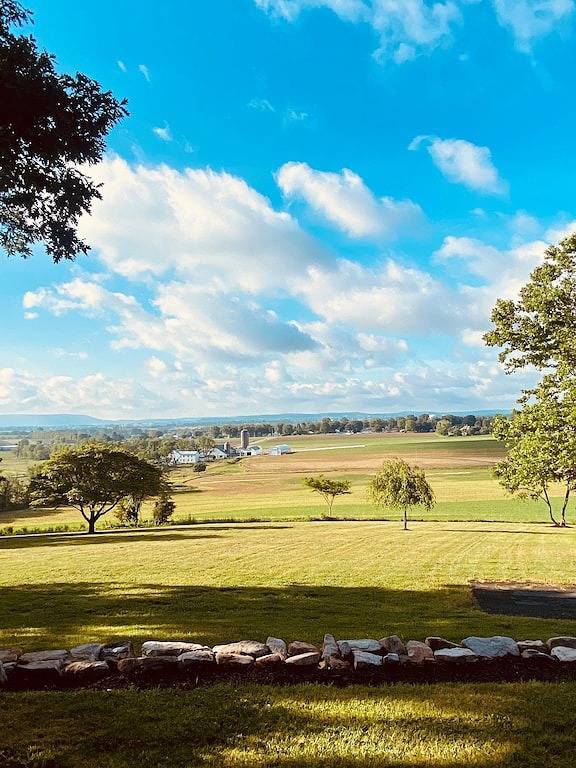 Secluded Hilltop Cottage- Rekindle the 🔥(Hot Tub) in Lebanon County
