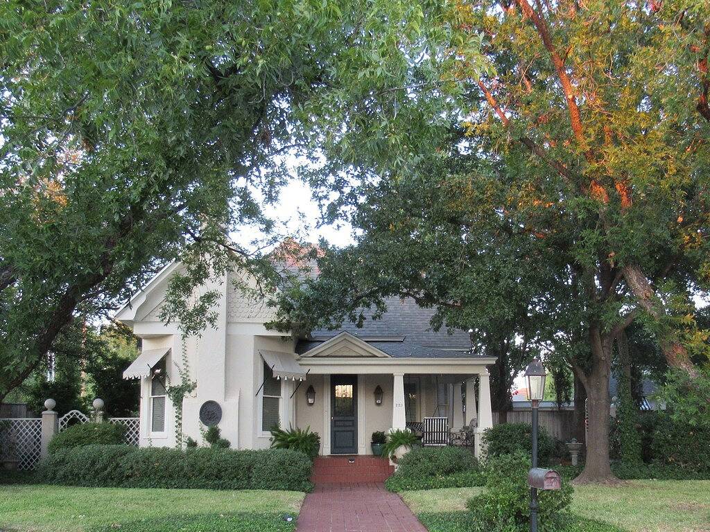 Delightful Victorian home located downtown just blocks from the River Walk! in San Angelo, Tom Green County