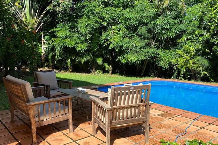 Gîte pour 2 personnes, avec jardin ainsi que terrasse et piscine, animaux acceptés dans Baignoire de Joséphine
