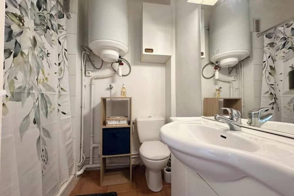 Entire apartment, 3 kms from Cassis T2 with terrace - free parking in Carnoux-en-Provence, Marseille region