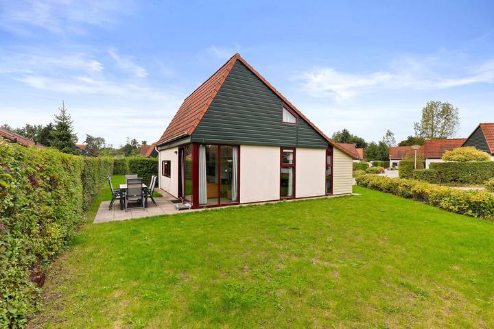 Vakantiewoning voor 6 personen, with zwembad and tuin as well as terras in Heinkenszand