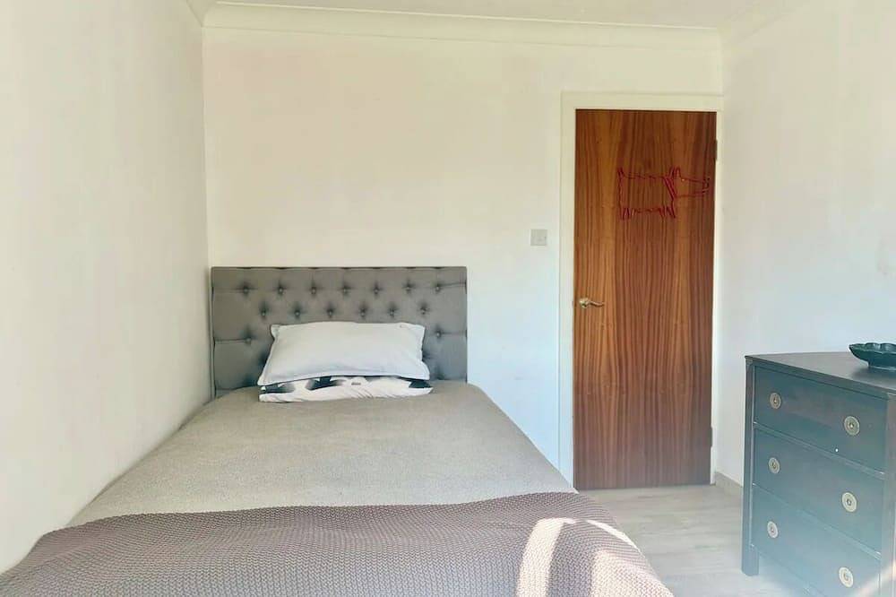 Entire apartment, Premium Double Room with Ensuite in Bournemouth, South West England