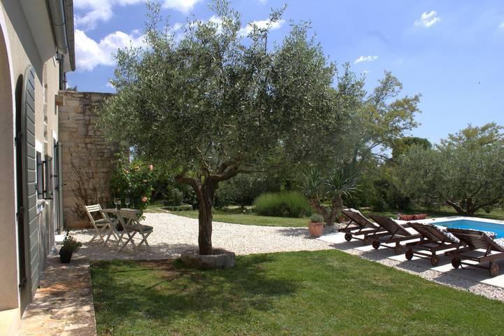Holiday house Franciska * 3000 m2 garden, olive grove, private pool in Svetvinčenat, Istria Central