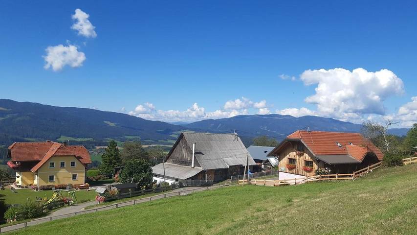 Ferienwohnung für 4 Personen, mit Garten und Pool sowie Ausblick, kinderfreundlich in Mühlen