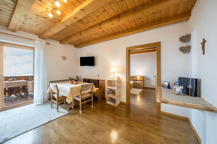 Entire apartment, Eichernhof Apartment Marillenblüte – Delicious Vital Breakfast and Dinner Available on Request in Vöran, Sarntal Alps