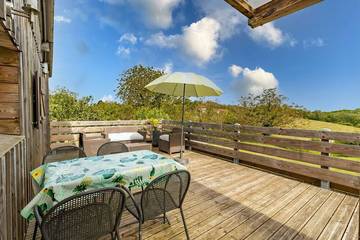 Gîte pour 5 personnes, avec terrasse ainsi que piscine et jardin à Jayac