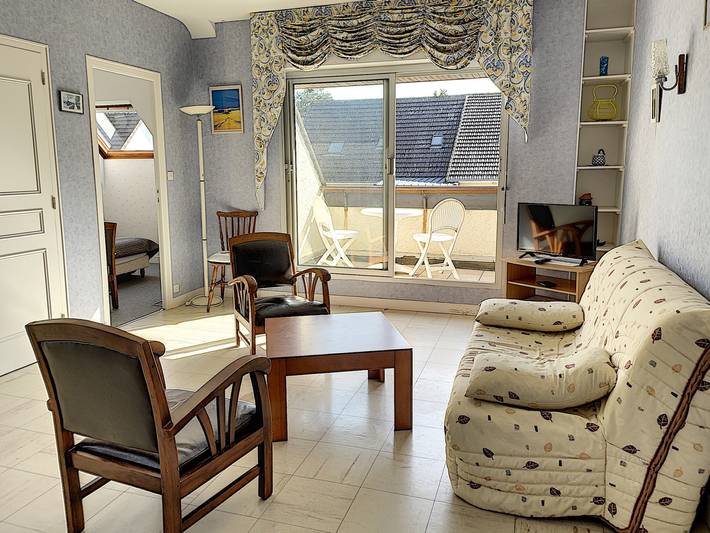 Ganze Wohnung, Appartement avec Balcon à 500m de la Plage et Proche Commerces in Jullouville, Côte de la Déroute