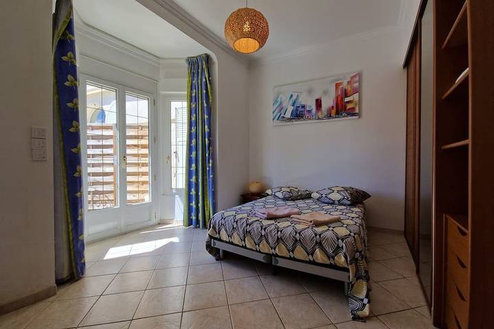 Location de vacances pour 8 personnes, avec jardin et piscine à Sommières - 4