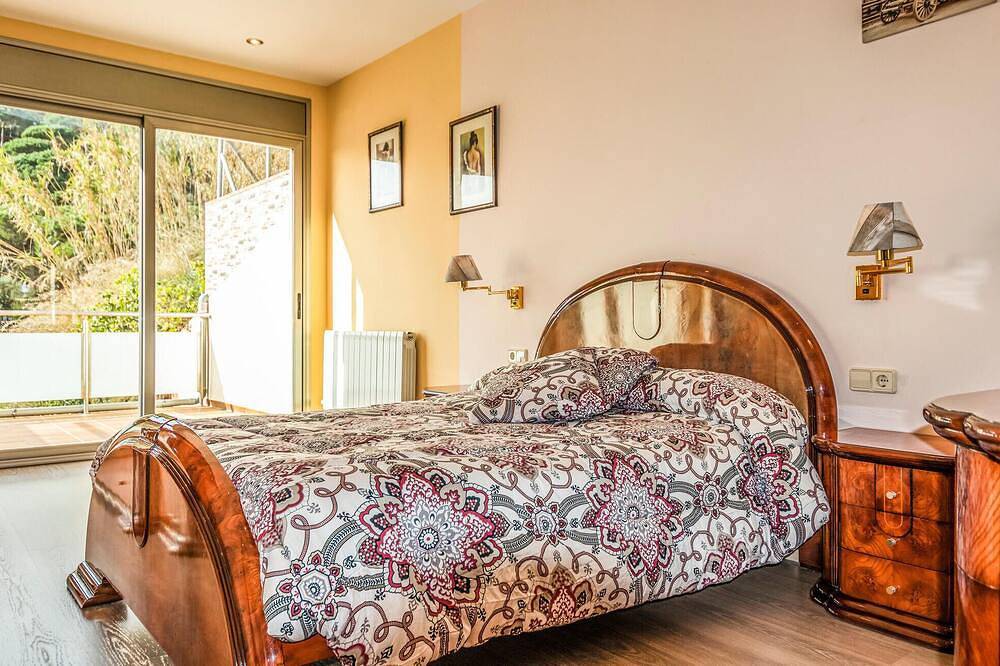 Lovely hombre en Sant Cebrià de. in San Cipriano de Vallalta, Costa del Maresme