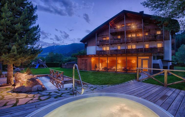 Vakantieappartement voor 4 personen, with tuin and whirlpool as well as sauna in Zuid-Tirol