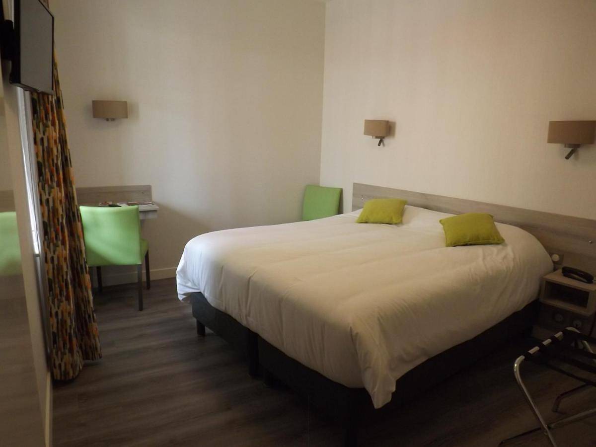 Twin Room in Moulins, Allier