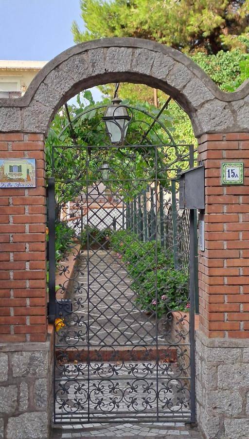 Casa vacanza per 4 persone, con giardino a Capri
