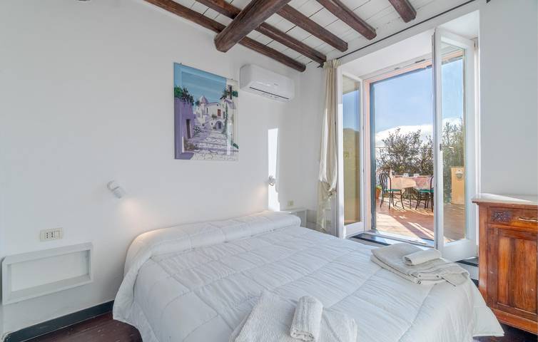 Appartamento intero, Appartamento sulla spiaggia con parcheggio, aria condizionata, piscina e internet in Recco, Riviera Ligure