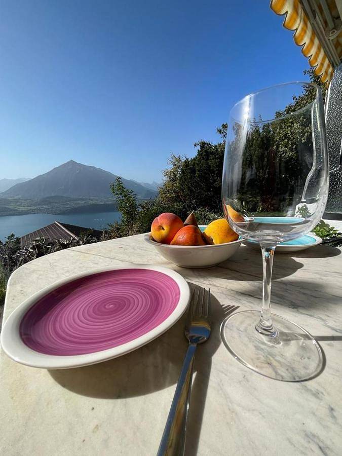 Ferienwohnung für 2 Personen, mit Terrasse und Garten sowie Seeblick und Ausblick