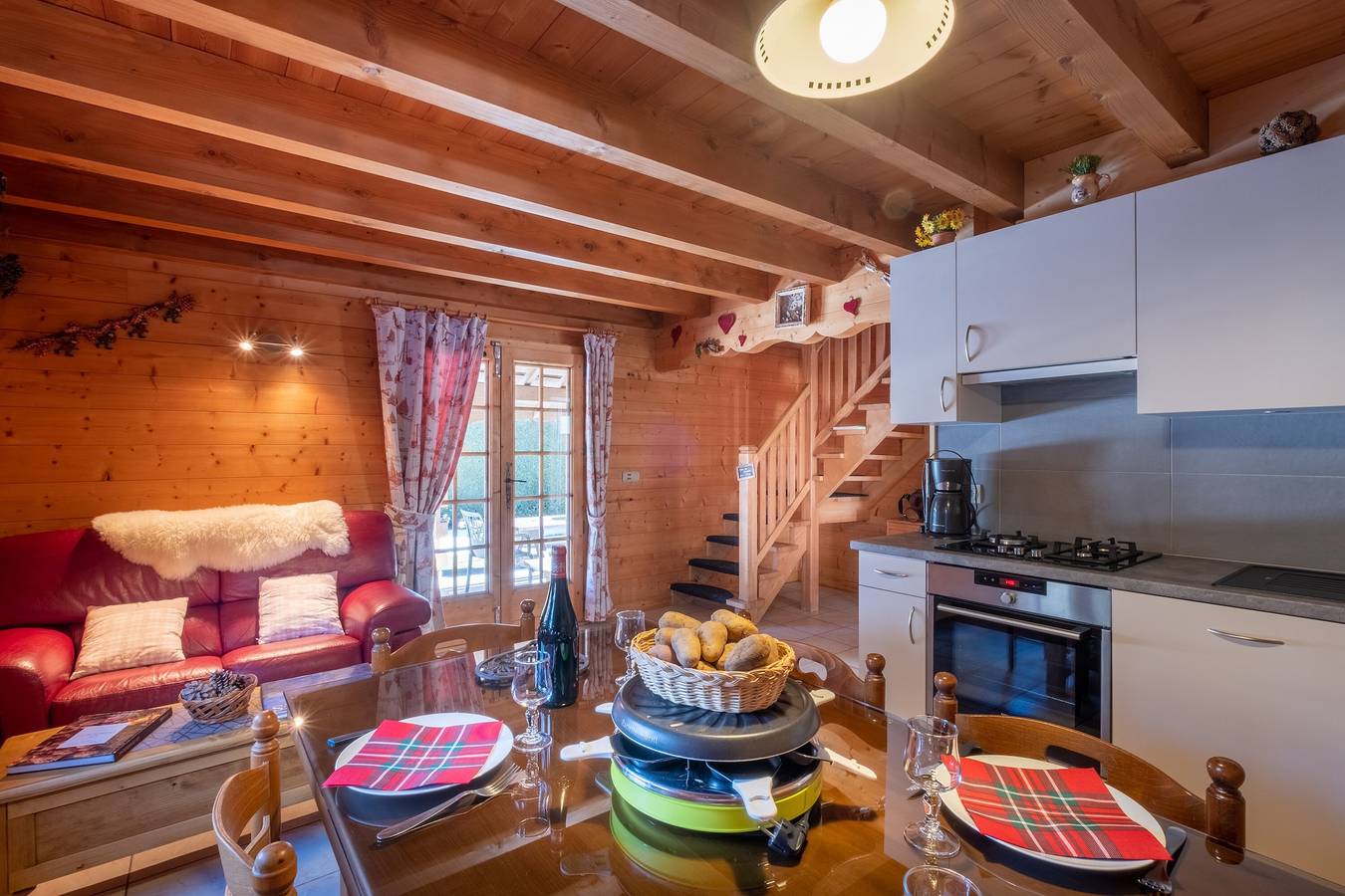 Chalet 'Mitoyen 4 Personnes' avec vue sur les montagnes, terrasse privée et Wi-Fi in Alex (Annecy), Région d'Annecy