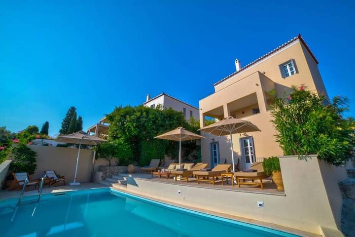 Location de vacances pour 9 personnes, avec vue ainsi que piscine et terrasse dans Spetses - 3