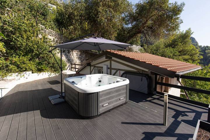 Villa pour 8 personnes, avec piscine ainsi que terrasse et jardin, animaux acceptés dans les Alpes maritimes - 2
