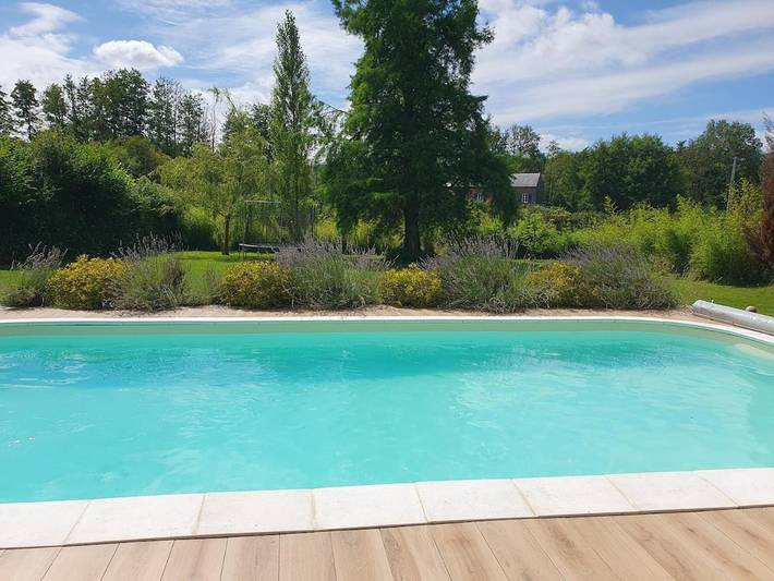 Gîte pour 3 personnes, avec jardin ainsi que piscine et jacuzzi à Courtonne-la-Meurdrac