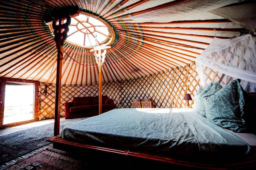 Yurt facing the ocean, surrounded by nature in Fitou, Mittelmeerküste (Frankreich)