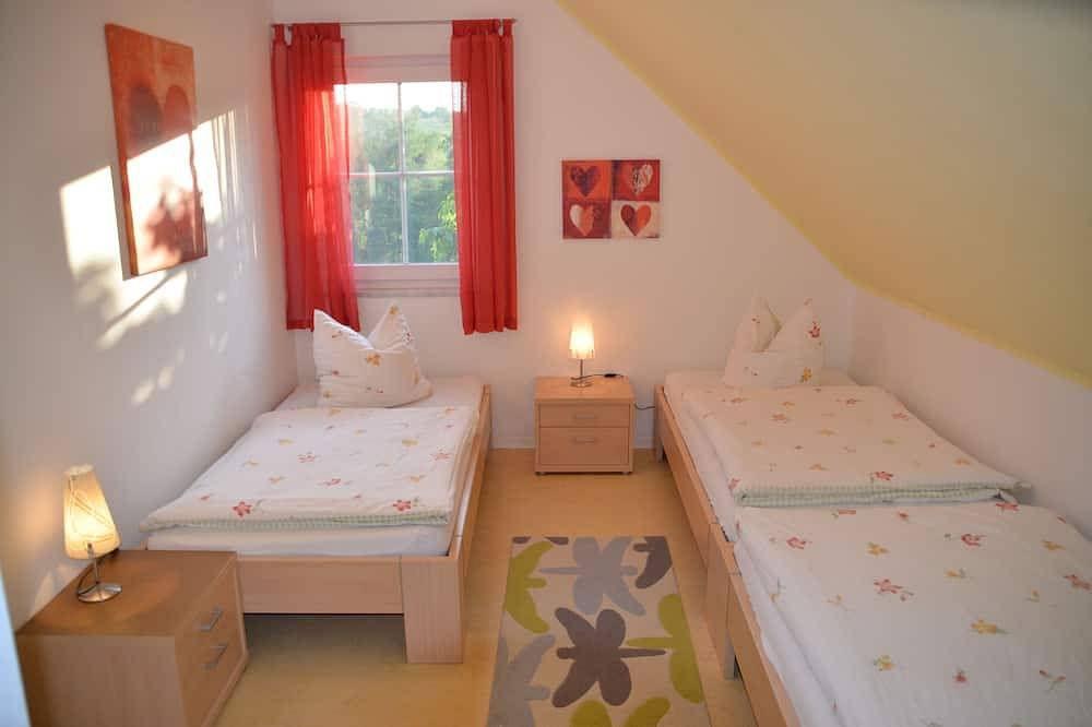 Ganze Wohnung, Haus Maria (90qm) mit zwei Schlafzimmern und Terrasse in Neunburg vorm Wald, Naturpark Oberpfälzer Wald