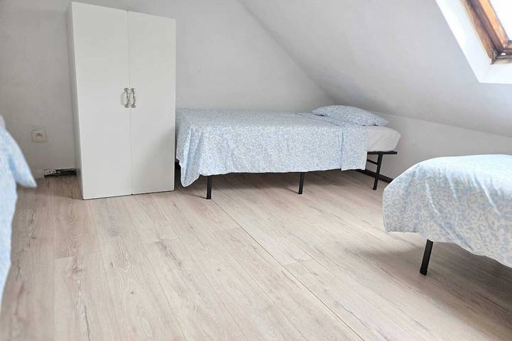 Entire apartment, A group friendly duplex suitably adapted for work teams, sports teams, etc in Etterbeek, Flanders