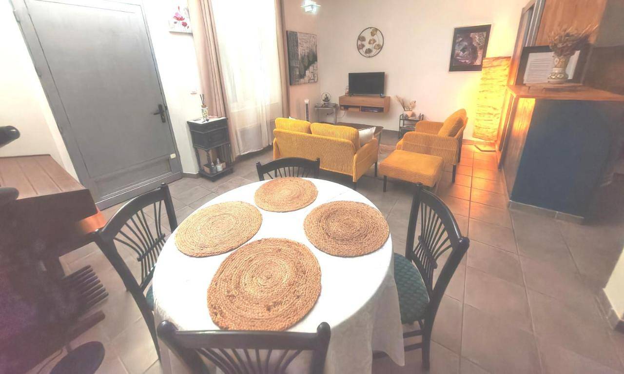 Appartement entier, L'Empire D'Essences Appartement in Valréas, Enclave de Valreas