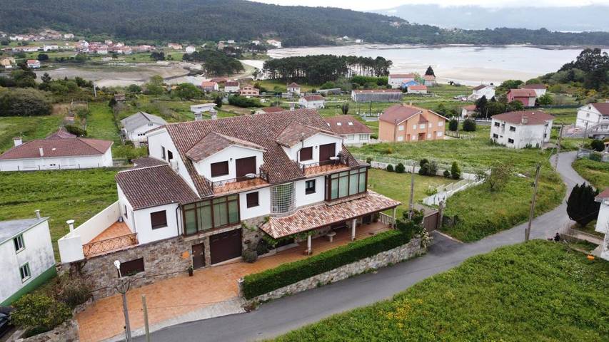 Apartamento para 5 personas, con Terraza además de Jardín y Vistas en Muros (Galicia)